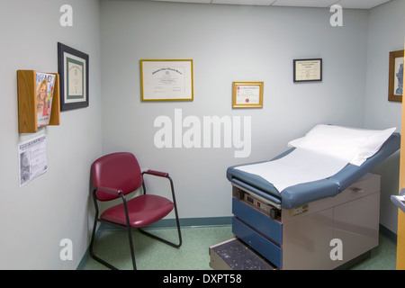 Ein Untersuchungszimmer Ärzte Büro leer niemand Stockfoto