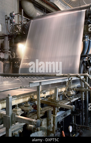 Herstellung von Papier In der Papierherstellung Mill Fabrik Zellstoff Papier, New York USA Stockfoto