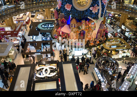 Weihnachtsschmuck in den Galeries Lafayette, Paris, Frankreich Stockfoto