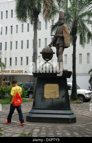 Statue von Felipe II, Rey de España (König Philipp II. von Spanien), Muralla, Manila, Philippinen. Stockfoto