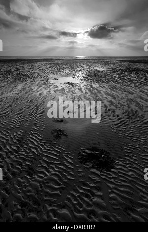 Morgendämmerung über Shoreham-By-Sea Beach, West Sussex County, England, UK Stockfoto