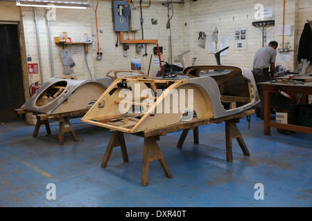 Morgan Motor Car Factory zeigt die Asche Frame eines 4/4 Autos. Aufgenommen im September 2013 Stockfoto