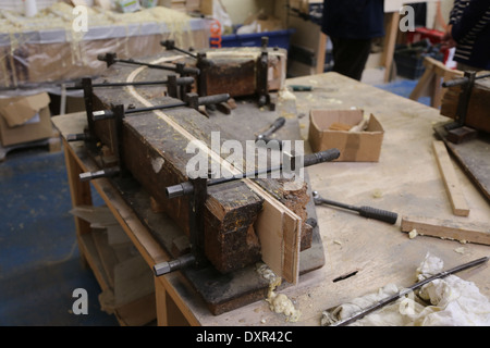 Morgan Motor Car Factory zeigen der Vorrichtung, dass Formen der hinteren Radkästen. Aufgenommen im September 2013 Stockfoto