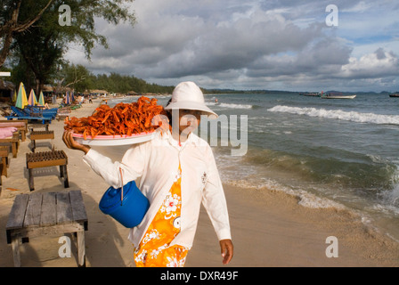 Krebse in Sihanoukville Strand zu verkaufen. Ankunft in Sikanouville, nach einer leicht 4 Stunden Busfahrt mit Mekong Express Angkor Stockfoto