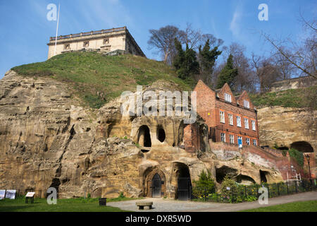 Nottingham, Großbritannien 29. März 2014. Warmen Frühlingssonne und blauer Himmel über Nottingham Castle und Motimer Loch. Mark Richardson / Alamy Live News. Stockfoto