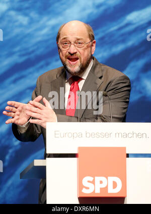 Hamburg, Deutschland. 29. März 2014. Präsident des Europäischen Parlaments und der Spitzenkandidat der Partei der Europäischen Sozialisten (PSE) für die Europawahl 2014, Martin Schulz (Sozialdemokratische Partei Deutschlands/SPD), hält eine Rede beim Start des europäischen Wahlkampf der SPD in Hamburg, Deutschland, 29. März 2014. Die Bürger Europas wählt der 8. Europäischen Parlaments am 25. Mai 2014. Foto: MALTE Christen/DPA/Alamy Live-Nachrichten Stockfoto