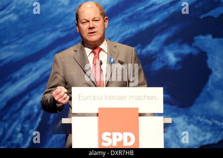 Hamburg, Deutschland. 29. März 2014. Hamburgs erste Bürgermeister Olaf Scholz (SPD) spricht bei der SPD Eröffnung für den europäischen Wahlkampf in Hamburg, Deutschland, 29. März 2014. Am 25. Mai 2014 wählen die Bürger der Europäischen Union dem Europäischen Parlament zum achten Mal. Foto: Malte Christen/Dpa/Alamy Live News Stockfoto