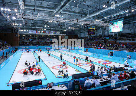 Sotschi, Russland. 11. März 2014. Gesamtansicht, die Rollstuhl-Curling: Rollstuhl-Curling-Round-Robin-Match in Sotschi 2014 Paralympic Winter Spiel "ICE CUBE" Curling Center in Sotschi, Russland. © Yohei Osada/AFLO SPORT/Alamy Live-Nachrichten Stockfoto