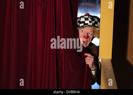 Berühmten russischen Clown Oleg Popov, im Alter von 83, bereitet sich auf seine neue Show "Magic Life" in Dresden, Deutschland. Stockfoto