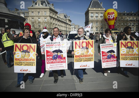 Paris, Frankreich. 29. März 2014. Menschen nehmen Teil an einer Demonstration von französischen Verein '' Droit au Logement'' (Recht auf Wohnung) gegen Abschiebungen und Energie Herunterfahren auftritt bevor die sogenannten Winter bricht am 29. März 2014 in Paris organisiert. (Zacharie Scheurer) Bildnachweis: Zacharie Scheurer/NurPhoto/ZUMAPRESS.com/Alamy Live-Nachrichten Stockfoto