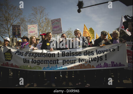 Paris, Frankreich. 29. März 2014. Menschen nehmen Teil an einer Demonstration von französischen Verein '' Droit au Logement'' (Recht auf Wohnung) gegen Abschiebungen und Energie Herunterfahren auftritt bevor die sogenannten Winter bricht am 29. März 2014 in Paris organisiert. (Zacharie Scheurer) Bildnachweis: Zacharie Scheurer/NurPhoto/ZUMAPRESS.com/Alamy Live-Nachrichten Stockfoto