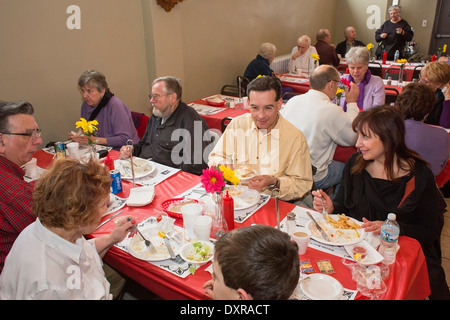 Freitag Abend Fisch braten während der Fastenzeit in der katholischen Kirche Stockfoto