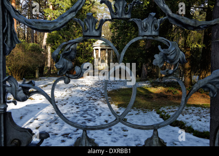 Stahnsdorf, Deutschland, schmiedeeisernen Eingangstor in die schwedische Friedhof von Victoria-Gemeinschaft Stockfoto