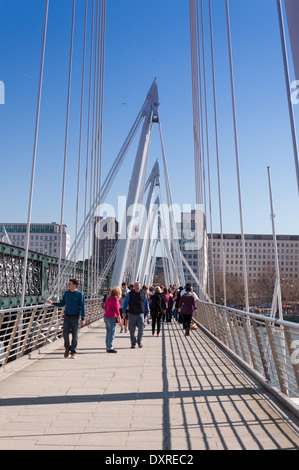 Berühmte Blick entlang und rund um die Themse in London in der Nähe des London Eye Stockfoto