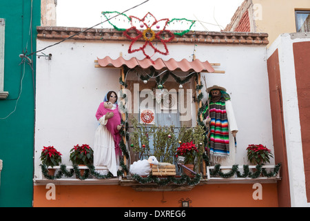 Krippe auf dem Balkon eines Hauses in der Zona Centro - Guanajuato, Guanajuato, Mexiko Stockfoto