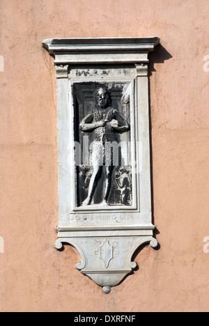 Venezianische Nahaufnahme Architekturdetail an der Fassade des Gebäudes Stockfoto