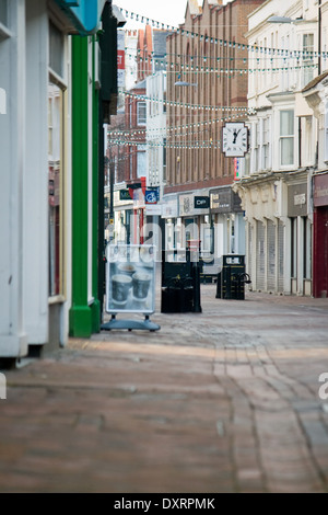 St. Mary Street, Weymouth in den frühen Morgenstunden. Stockfoto