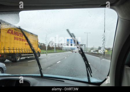 Fahren auf der Autobahn bei schlechtem Wetter, Vereinigtes Königreich Stockfoto