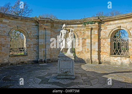 Statue in den italienischen Gärten der Hever Castle Stockfoto