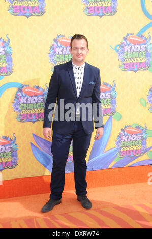 Schauspieler Noah Munck kommt auf dem orangefarbenen Teppich von Nickelodeon 27. Annual Kids' Choice Awards am USC Galen Center in Los Angeles, USA, am 29. März 2014. Foto: Hubert Boesl/dpa Stockfoto