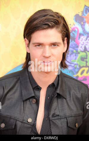 Schauspieler kommt auf dem orangefarbenen Teppich von Nickelodeon 27. Annual Kids' Choice Awards am USC Galen Center in Los Angeles, USA, am 29. März 2014. Foto: Hubert Boesl/dpa Stockfoto