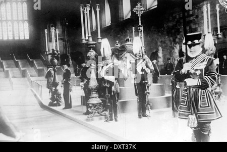 Liegen im Bundesstaat der späten König Edward VII, der auf-Staat von seiner späten Majestät Edward VII in der Westminster Hall Stockfoto