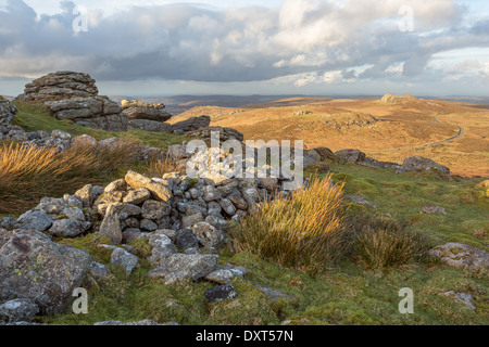 Rippon Tor mit Mias über Sattel Tor und Haytor Dartmoor Nationalpark Devon Uk Stockfoto