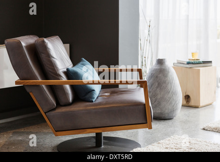 Sessel im modernen Wohnzimmer Stockfoto