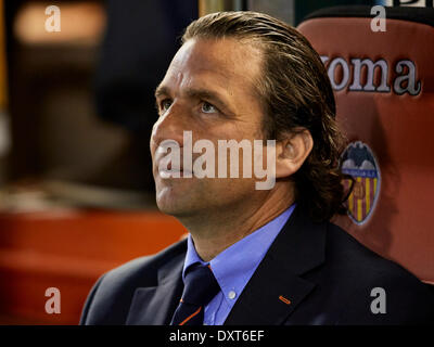 Valencia, Spanien. 30. März 2014. Valencia CF Cheftrainer Juan Antonio Pizzi auf vor dem La Liga-Spiel zwischen Valencia und Getafe im Mestalla-Stadion, Valencia-Credit blickt: Action Plus Sport/Alamy Live News Stockfoto