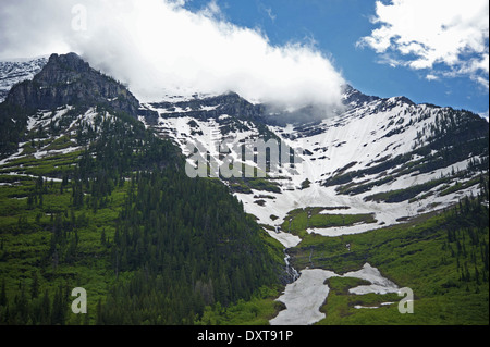 Scenic Montana Bergen teilweise mit Schnee bedeckt. Malerische Montana Fotosammlung. Stockfoto