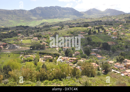 Blick auf Tal Hinterland von Palermo Sizilien, Strada Statale 186 westlich von Monreale. Stockfoto