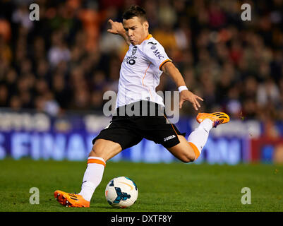 Valencia, Spanien. 30. März 2014. Verteidiger Bernat von Valencia CF Streiks während der La Liga-Spiel zwischen Valencia CF und Getafe im Mestalla-Stadion, Valencia-Credit: Action Plus Sport/Alamy Live News Stockfoto