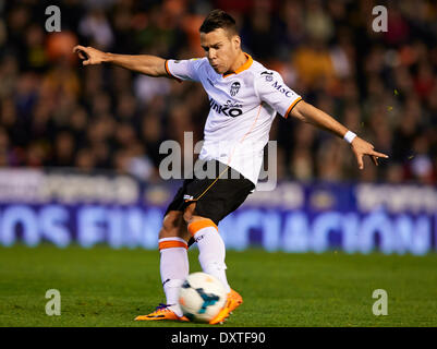 Valencia, Spanien. 30. März 2014. Verteidiger Bernat von Valencia CF Streiks während der La Liga-Spiel zwischen Valencia CF und Getafe im Mestalla-Stadion, Valencia-Credit: Action Plus Sport/Alamy Live News Stockfoto