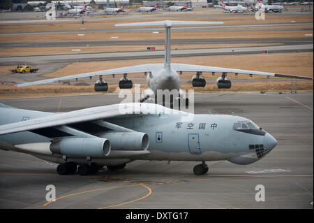 Perth. 31. März 2014. Ein chinesisches Flugzeug Suche kehrt in Perth International Airport in Australien, nach einem Suchvorgang am 31. März 2014. Bildnachweis: Lui Siu Wai/Xinhua/Alamy Live-Nachrichten Stockfoto