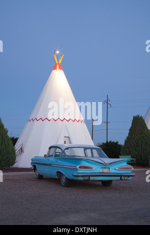 Wigwam Motel in Holbrook (Arizona), in der Dämmerung. Stockfoto