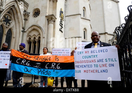 London, UK. 31. März 2014. Die Demonstration ist, markieren Sie die zweitägige Beschwerde gegen die Ablehnung der High Court die gerichtliche Überprüfung von der MPA im April von Olivier Bancoult gebracht. Die Inselbewohner Kampf zurück nach Hause führte zu einem jahrzehntelangen Rechtsstreit im Vereinigten Königreich Gerichte Credit: Rachel Megawhat/Alamy Live News Stockfoto
