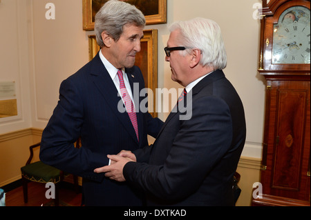 Secretary Kerry begrüßt Bundesaußenminister Steinmeier Stockfoto