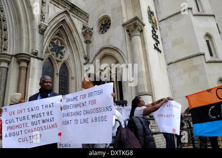 London, UK. 31. März 2014. Die Demonstration ist, markieren Sie die zweitägige Beschwerde gegen die Ablehnung der High Court die gerichtliche Überprüfung von der MPA im April von Olivier Bancoult gebracht. Die Inselbewohner Kampf zurück nach Hause führte zu einem jahrzehntelangen Rechtsstreit im Vereinigten Königreich Gerichte Credit: Rachel Megawhat/Alamy Live News Stockfoto