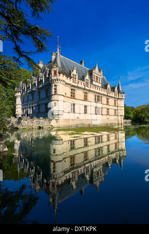 Außenseite des Renaissance-Schloss d'Azay-le-Rideau mit seinen Fluss Indre Wassergraben, gebaut zwischen 1518 und 1527, Val de Loire-Frankreich Stockfoto