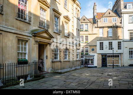 Blick auf Sally Lunn Teeladen in die wunderschöne georgianische Stadt Bath in Somerset, England, UK. Stockfoto