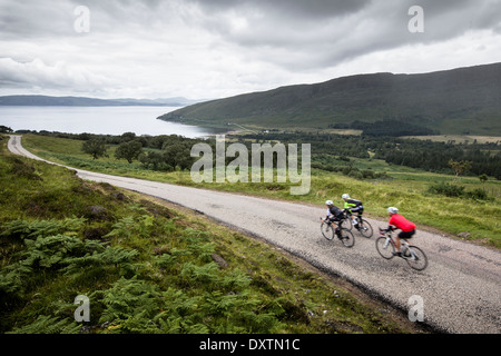 Drei Fahrer nehmen auf Großbritanniens Straßen längste in Lochcarron, Schottland Stockfoto