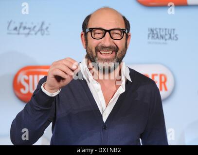 Berlin, Deutschland. 31. März 2014. Französischer Schauspieler Kad Merad stellt während der Fototermin für den Film Super-Hypochonder in Berlin, Deutschland, 31. März 2014. Die Filme beginnen am 10. April 2014 Screening in den deutschen Kinos. Foto: BRITTA PEDERSEN/DPA/Alamy Live-Nachrichten Stockfoto