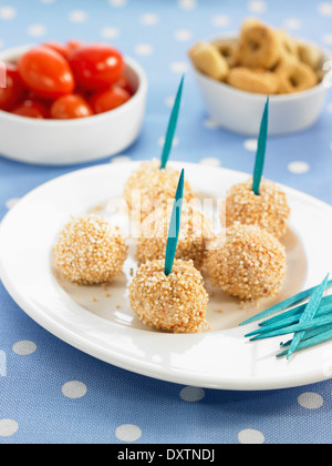 Ziegenmilch Käse und Amaranto Getreide-Kugeln Stockfoto