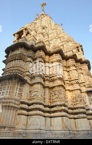 Detail der Jagdish Tempel in Udaipur (Indien) am Abend Stockfoto