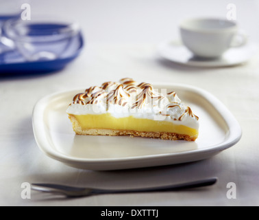 Scheibe von Lemon Meringue pie Stockfoto