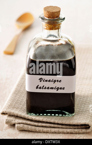 Kleine Flasche Balsamico vinaigar Stockfoto