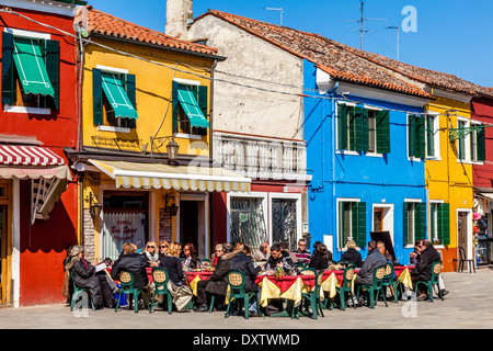 Restaurant-Szene, Insel Burano, Veneto, Italien Stockfoto