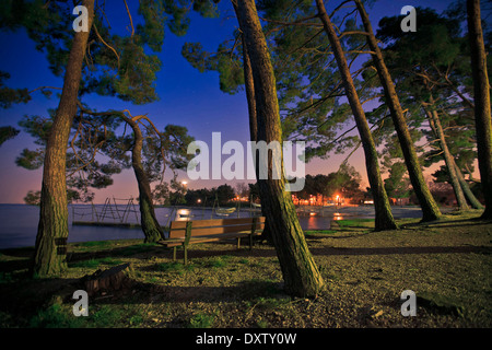 Sonnenuntergang auf der Uferpromenade, Savudrija, Istrien, Kroatien Stockfoto