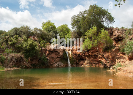 Wasserfall "Pego Inferno" in Tavira an der Algarve-Portugal Stockfoto