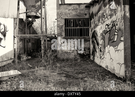 Verlassener Gebäude in Billy im Département Allier in der Mitte von Frankreich Stockfoto